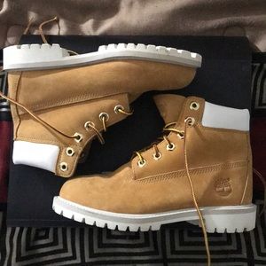 Kids Timberland boots size 3.5. Style 1592A